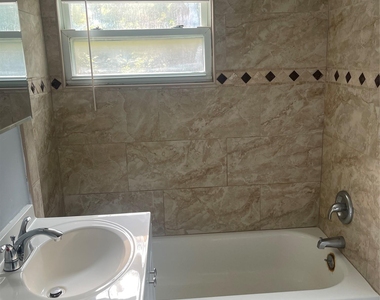 140 Nassau Avenue - Photo Thumbnail 3