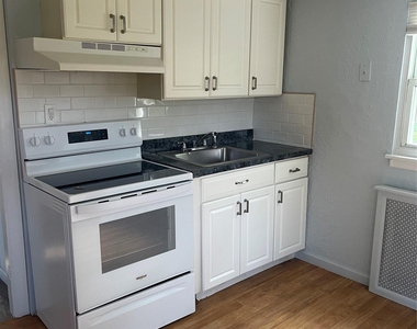 140 Nassau Avenue - Photo Thumbnail 1