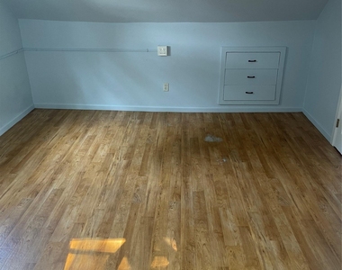 140 Nassau Avenue - Photo Thumbnail 5