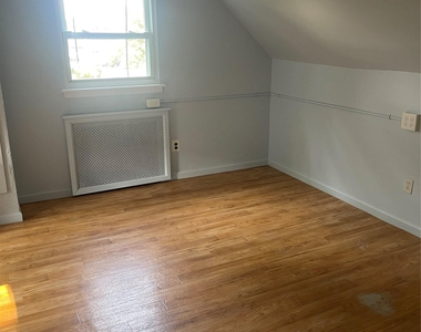 140 Nassau Avenue - Photo Thumbnail 9