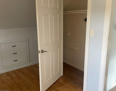 140 Nassau Avenue - Photo Thumbnail 4