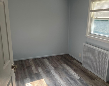 140 Nassau Avenue - Photo Thumbnail 10