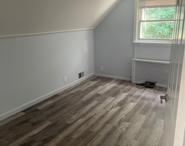 140 Nassau Avenue - Photo Thumbnail 7