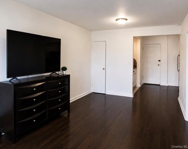 37-30 83rd Street - Photo Thumbnail 4