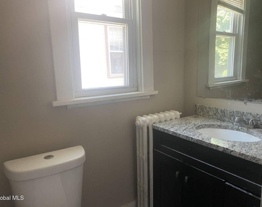51 Hollywood Avenue - Photo Thumbnail 10