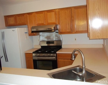 265 Shady Oak Court - Photo Thumbnail 9