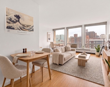 333 E 30th Street - Photo Thumbnail 2