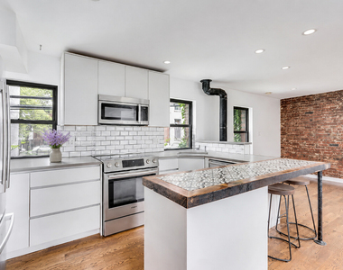 197 Bainbridge Street - Photo Thumbnail 1