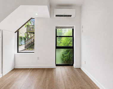 197 Bainbridge Street - Photo Thumbnail 6