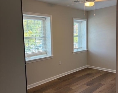 515 Amherst Street - Photo Thumbnail 8