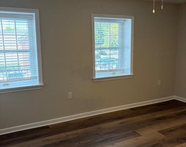 515 Amherst Street - Photo Thumbnail 5