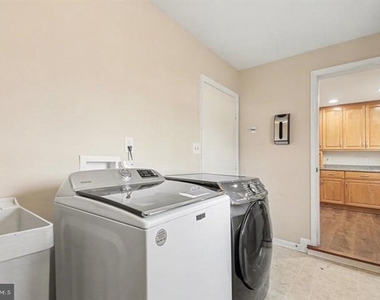 2113 Matthew Lane - Photo Thumbnail 11