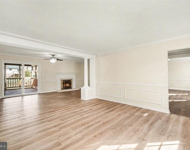 2113 Matthew Lane - Photo Thumbnail 5