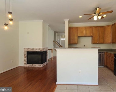 210 Hillside Court - Photo Thumbnail 12