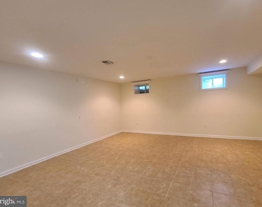 210 Hillside Court - Photo Thumbnail 25