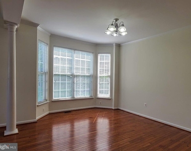 210 Hillside Court - Photo Thumbnail 7
