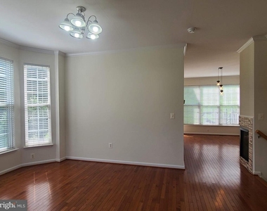 210 Hillside Court - Photo Thumbnail 8