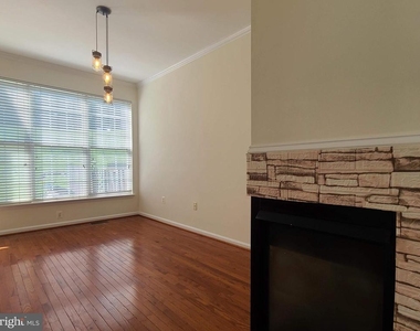 210 Hillside Court - Photo Thumbnail 9