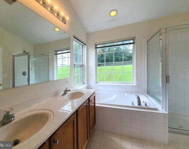 210 Hillside Court - Photo Thumbnail 20