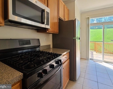 210 Hillside Court - Photo Thumbnail 15