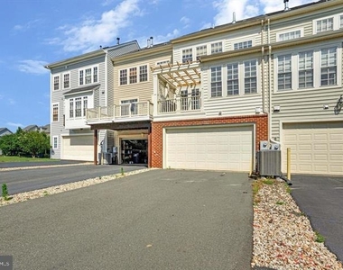 10613 Bristow Station Drive - Photo Thumbnail 32