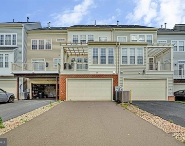 10613 Bristow Station Drive - Photo Thumbnail 33