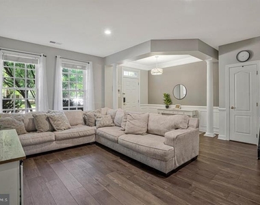 10613 Bristow Station Drive - Photo Thumbnail 5