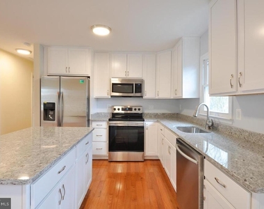 14006 Mapledale Avenue - Photo Thumbnail 3