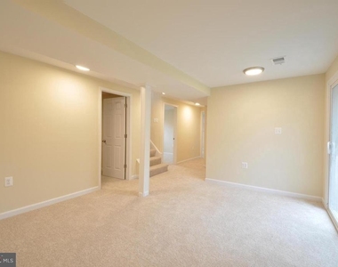 14006 Mapledale Avenue - Photo Thumbnail 8