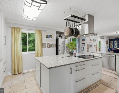12844 Valleyhill Street - Photo Thumbnail 7