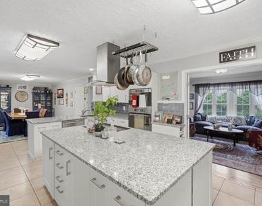 12844 Valleyhill Street - Photo Thumbnail 8