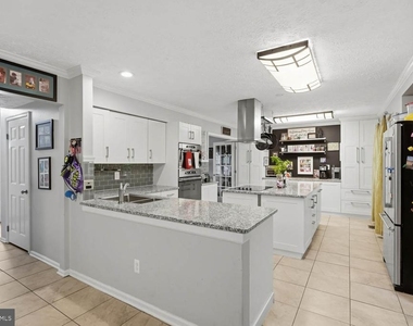 12844 Valleyhill Street - Photo Thumbnail 10