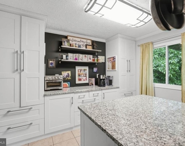 12844 Valleyhill Street - Photo Thumbnail 6