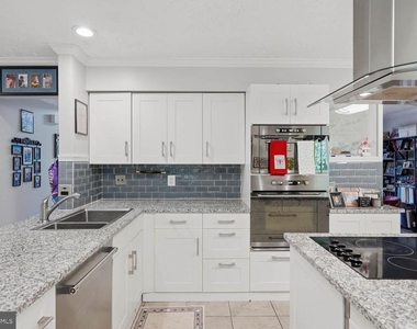 12844 Valleyhill Street - Photo Thumbnail 9