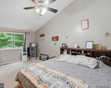 12844 Valleyhill Street - Photo Thumbnail 15