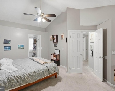 12844 Valleyhill Street - Photo Thumbnail 14