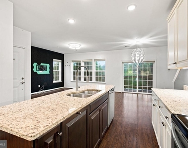 13913 Hollow Wind Way - Photo Thumbnail 15