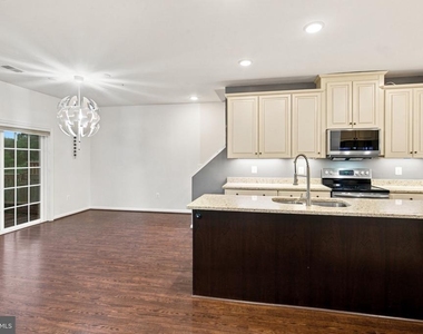 13913 Hollow Wind Way - Photo Thumbnail 3