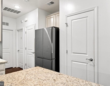 13913 Hollow Wind Way - Photo Thumbnail 16