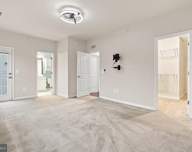 13913 Hollow Wind Way - Photo Thumbnail 24
