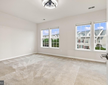 13913 Hollow Wind Way - Photo Thumbnail 20