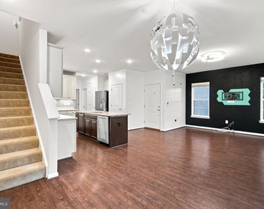 13913 Hollow Wind Way - Photo Thumbnail 7