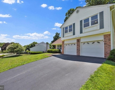 203 Markwood Drive - Photo Thumbnail 3