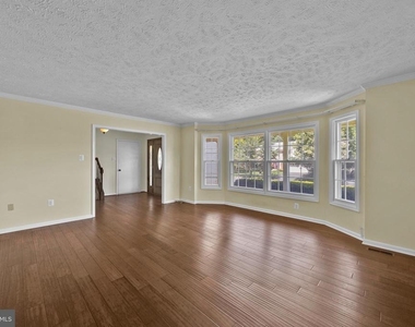 203 Markwood Drive - Photo Thumbnail 8
