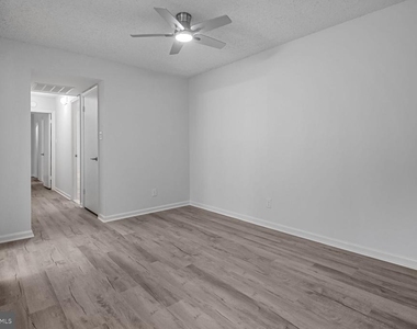 10223 Valentino Drive - Photo Thumbnail 7