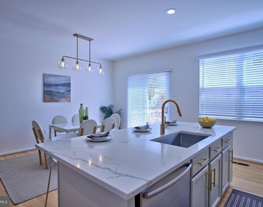 14679 Seasons Drive - Photo Thumbnail 6