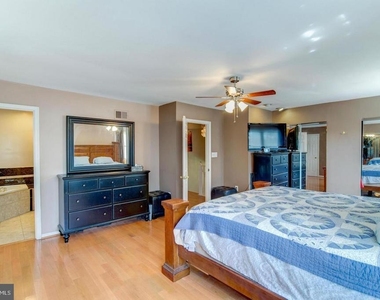 8857 Glenridge Court - Photo Thumbnail 15