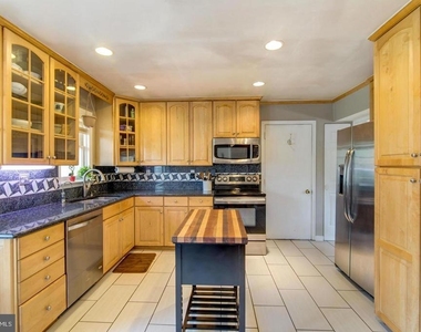 8857 Glenridge Court - Photo Thumbnail 7