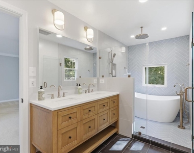 11108 Lochinver Lane - Photo Thumbnail 16