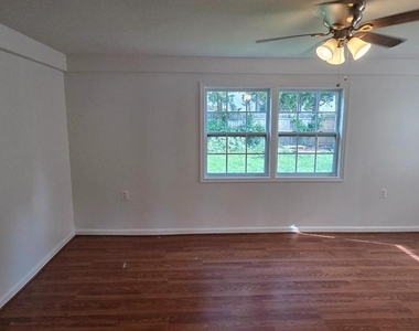 6823 Ben Franklin Road - Photo Thumbnail 8